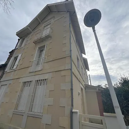 Cosy Pour 4 Pers. Climatise, 30m Joigny, Terrasse, Proche Pereire - Fr-1-474-260 Apartament *