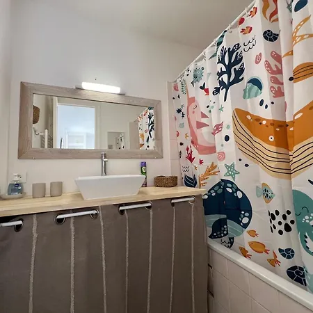 Cosy Pour 4 Pers. Climatise, 30m Joigny, Terrasse, Proche Pereire - Fr-1-474-260 Apartment *