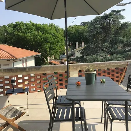Cosy Pour 4 Pers. Climatise, 30m Joigny, Terrasse, Proche Pereire - Fr-1-474-260 *