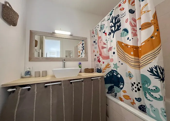 Cosy Pour 4 Pers. Climatise, 30m Joigny, Terrasse, Proche Pereire - Fr-1-474-260 Apartamento *